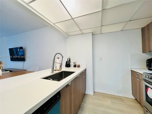 Photo - 540 Brickell Key Dr Unit 202