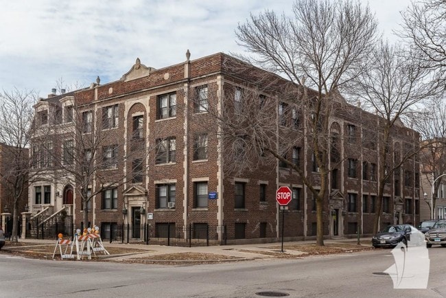 Photo - 1200 W Wellington Ave Condo Unit 3000-1