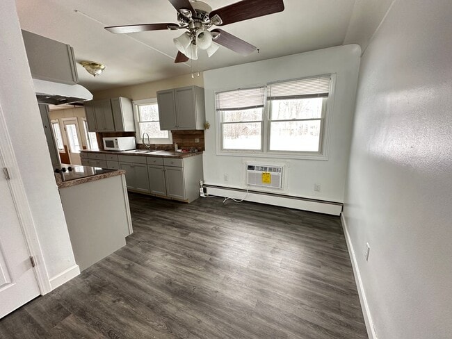 Photo - 3 Bedroom Home with Large Yard – Western Schools