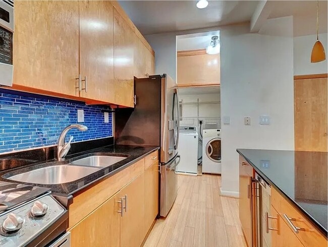 Building Photo - 520 W Olney Rd