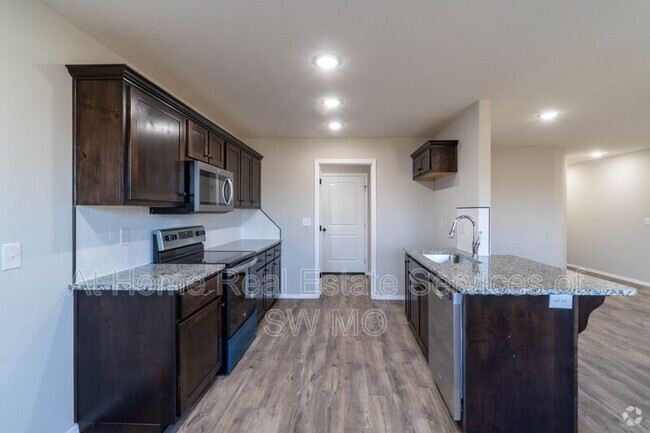 Building Photo - 1801 S 15th Ave Rental