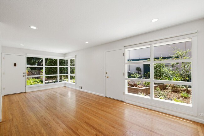 Photo - Light-Filled Garden-Level Apartment Near Downtown Menlo Park Unit Roble 815-1'