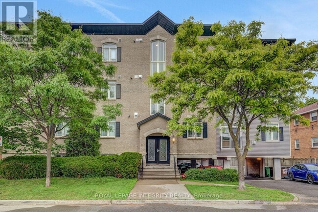 Photo - 711 Churchill Ave N Unité 402