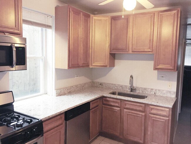 Photo - 1141 W Addison St Unit G