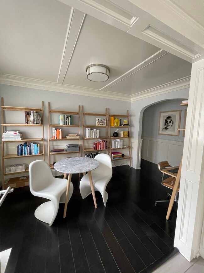 Unit 2 - 111 E 10th St Unit 2