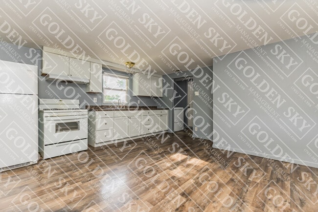 Building Photo - 820 W 15th St Rental
