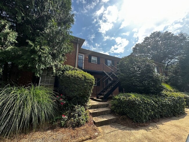 Building Photo - 2 BEDROOM PRE-LEASING FOR AUGUST 2026!