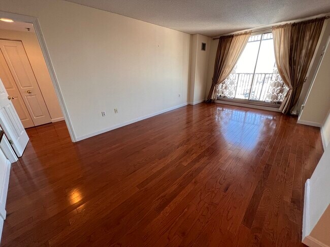 Building Photo - 8 Museum Way Unit 2201 Rental