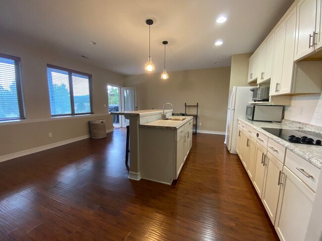 Photo - 220 Eagle Pines Dr