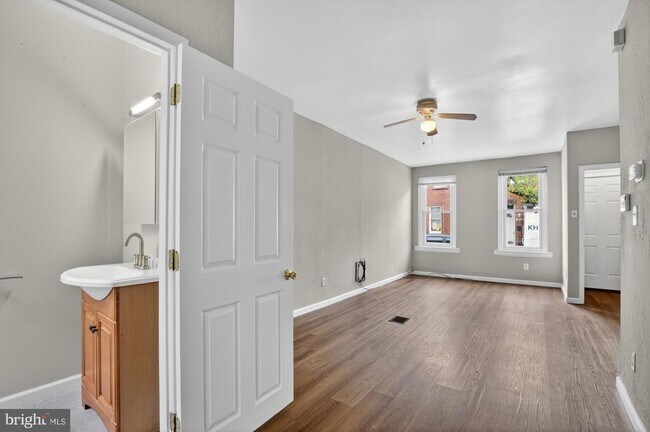Photo - 3121 Agate St