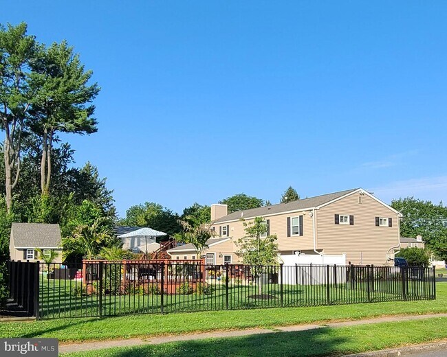 Photo - 10 Cherokee Rd