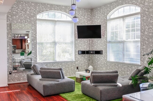 Photo - Riverside  Condo-RARE-Ready Jan 26