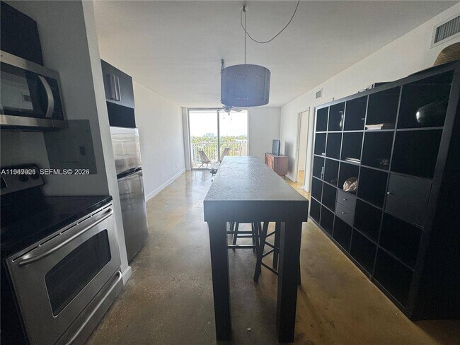 Photo - 2000 NE 135th St Unit 606