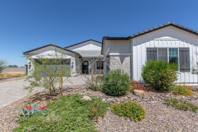 Building Photo - 13668 W Hackamore Dr