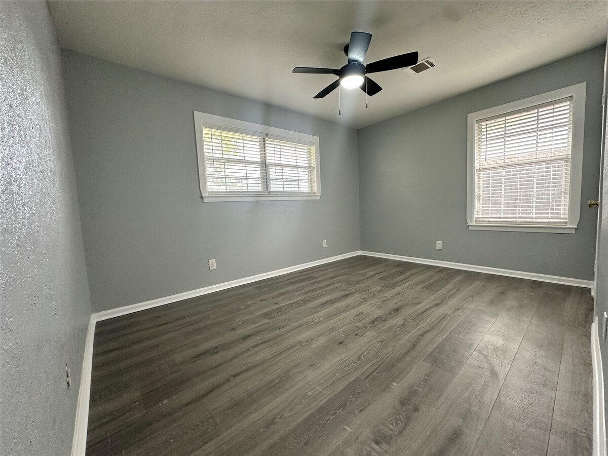 Photo - 502 Ave F