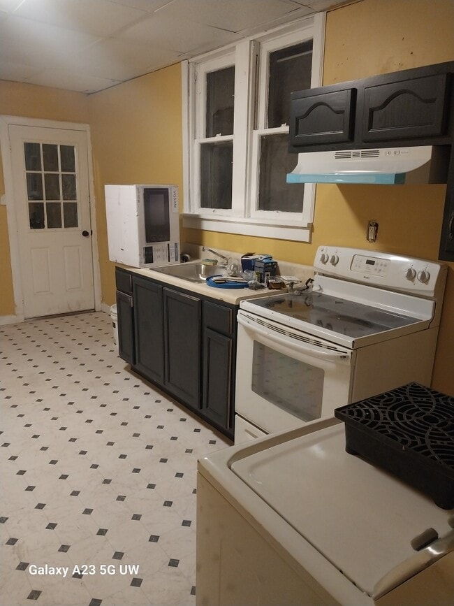 Building Photo - 720 Brock St Rental