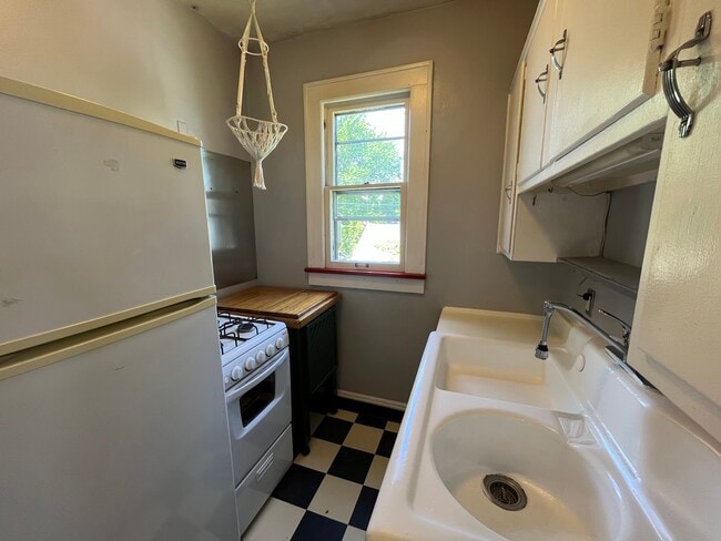 Photo - 428 Delaware St
