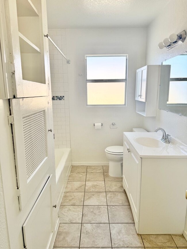 Photo - S. JOHNSON AVENUE Unidad 660