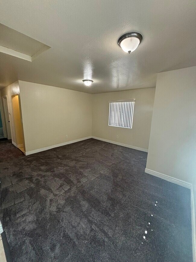 Photo - 327 E 106th St