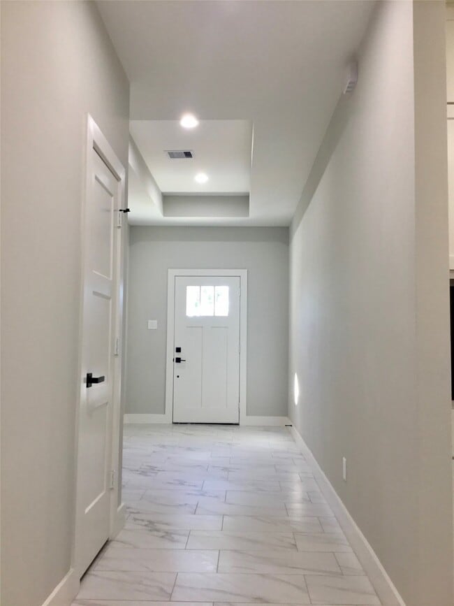 Photo - 924 E 2nd St