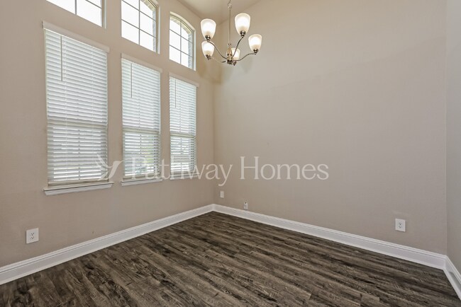 Photo - 838 Poppie Ln