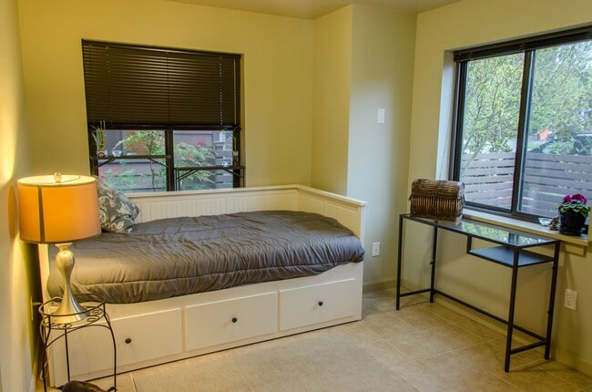 Photo - 2Bd/1.5Ba Seattle Townhouse