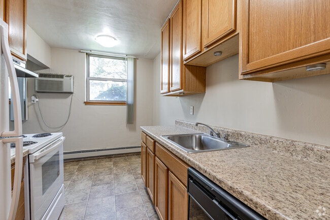 2BR, 1 BA - 725SF - Kitchen and Dining