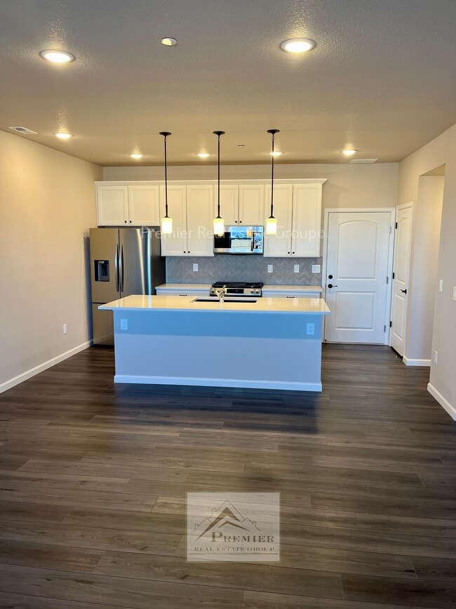 Photo - 1545 Spring Water Point