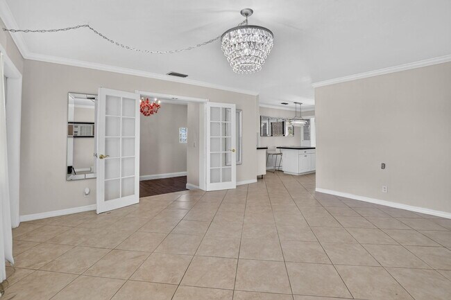 Photo - 421 SW 2nd St