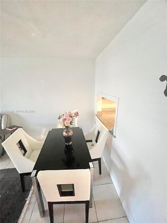 Photo - 2581 Garden Dr N Unit 203