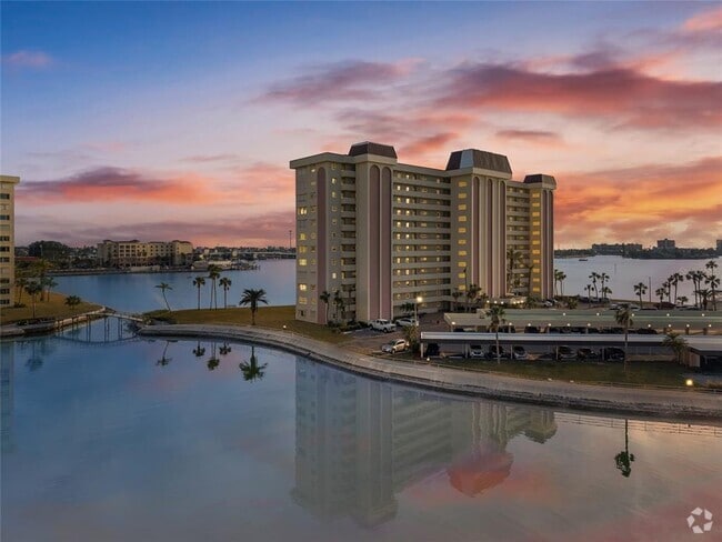 Building Photo - 4775 Cove Cir Unit 202 Rental