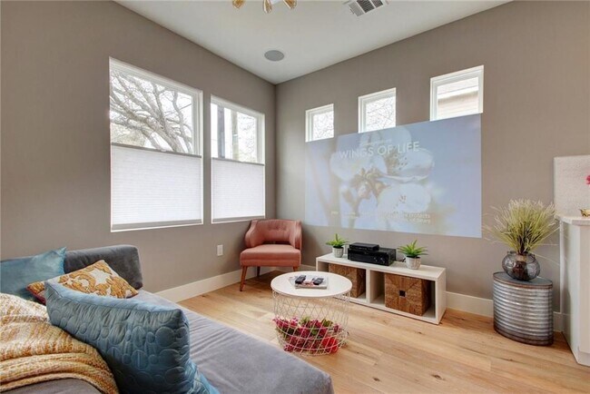 Photo - 508 E 55th St
