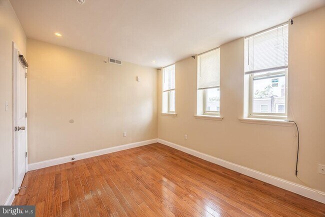 Photo - 4706 Chestnut St Unit 3B