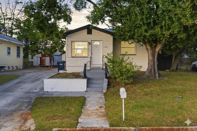 Building Photo - 2717 W Cherry St