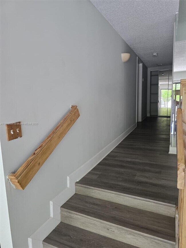 Photo - 4705 SW 62nd Ave Unit 201