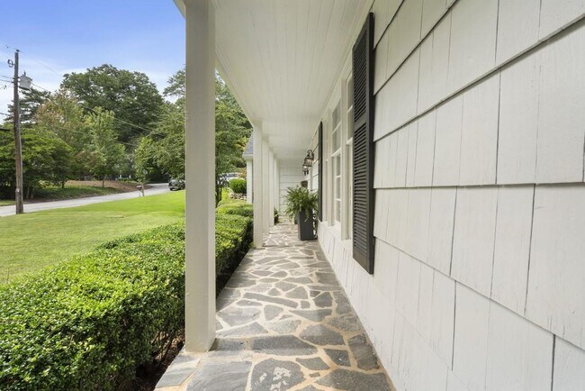 Photo - 2151 Radcliffe Dr NW