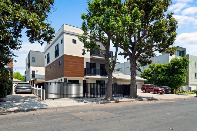 Building Photo - 1842 Stoner Ave Rental