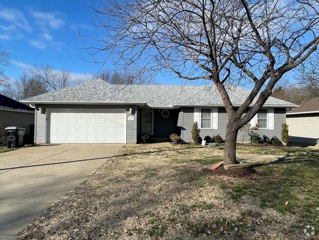Building Photo - LOCATION! LOCATION! LOCATION! South Sprin... Rental