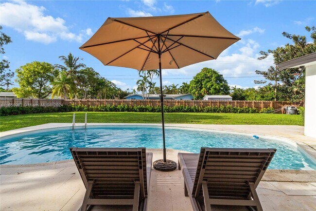 Photo - 5131 Monroe St