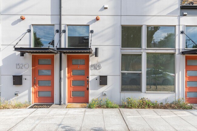 Photo - Stylish 3 BR/ 2/5 BA townhouse in Seattle