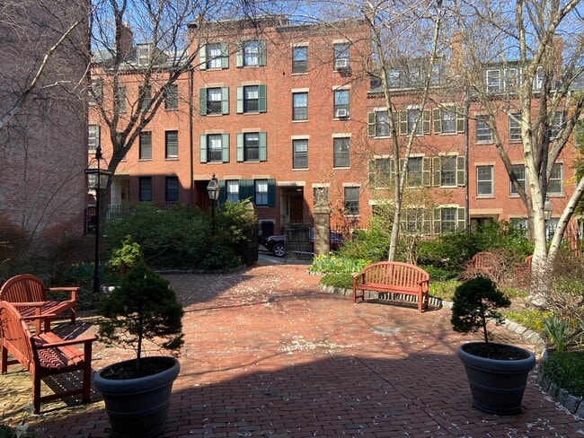 Photo - 27 S Russell St Unit 1