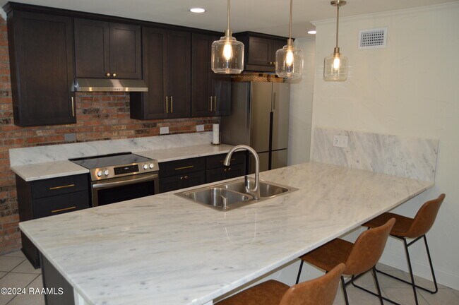 Photo - 1329 W St Mary Blvd