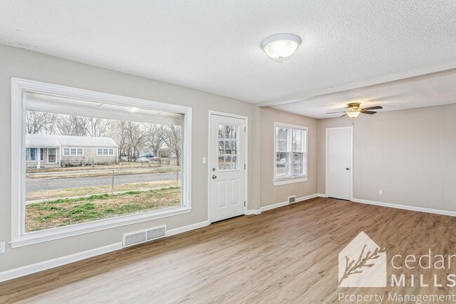 Photo - Large 3 Bedroom Ranch by South High