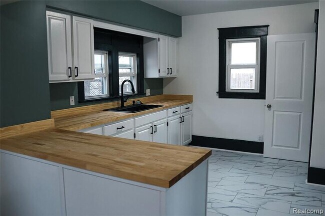 Photo - 618 Clinton St