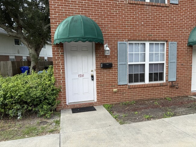 Photo - 126 Short St