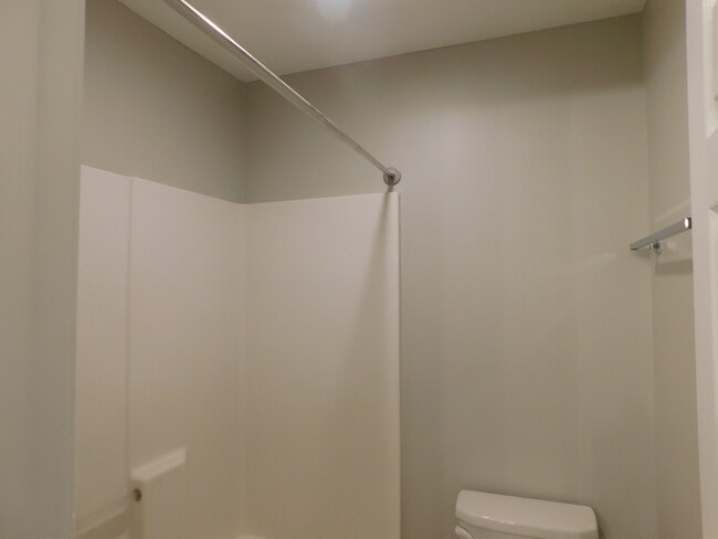 Building Photo - 517 White River Dr