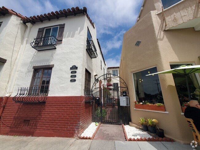 Building Photo - Charming 1 Bedroom/1 Bath Apartment for Rent Unit 1451