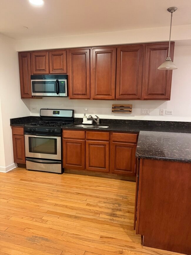 Photo - 1038 W Waveland Ave Unit G