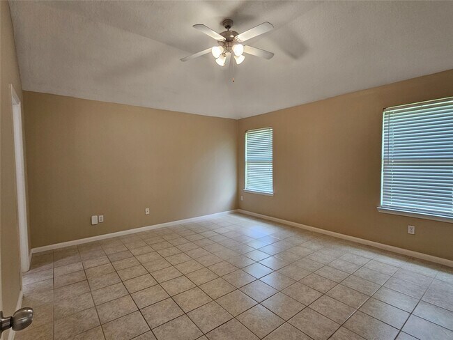 Photo - 1079 Shadow Glenn Dr