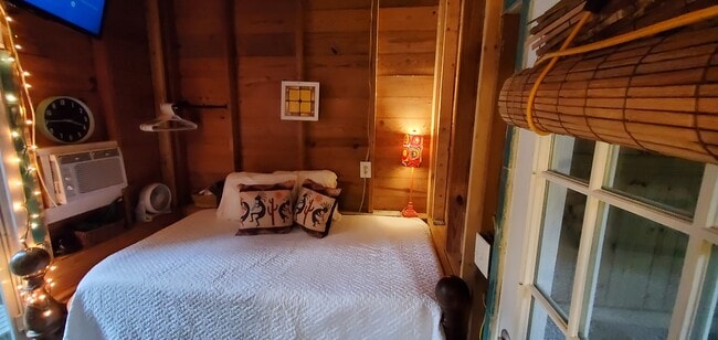 Another bed view - 5014 Hillwood Cir S Unit Studio